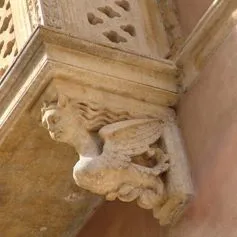 Modiglioni in marmo