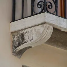 Antichi Modiglioni in pietra