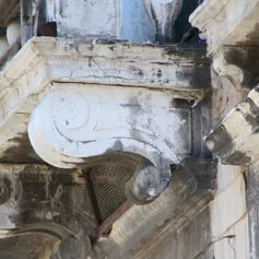 Antichi Modiglioni in marmo