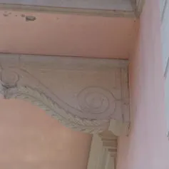 Balconies with marble modillions<br>