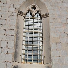 Antica finestra in marmo